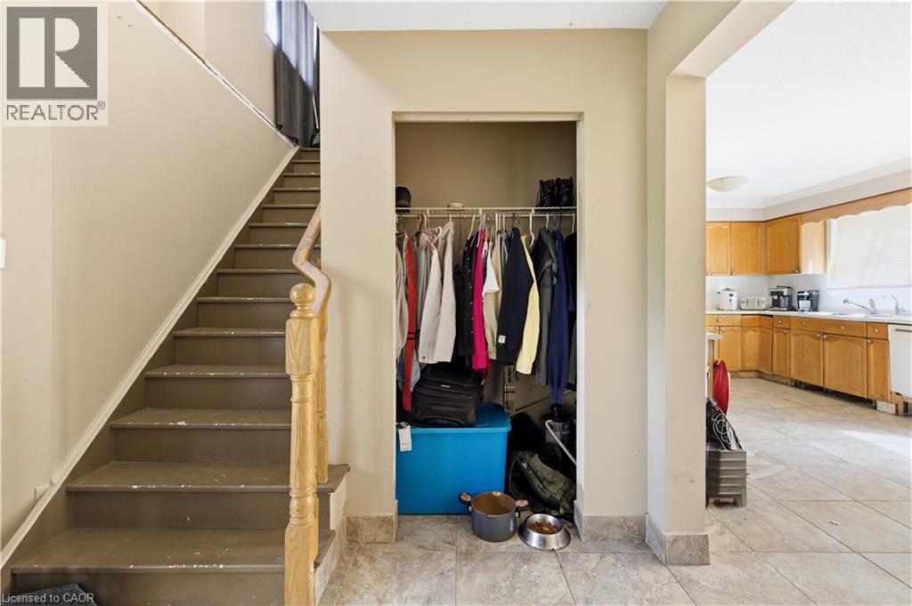 430 STARWOOD Drive, Guelph, Ontario, N1E7A4 — Photo 2