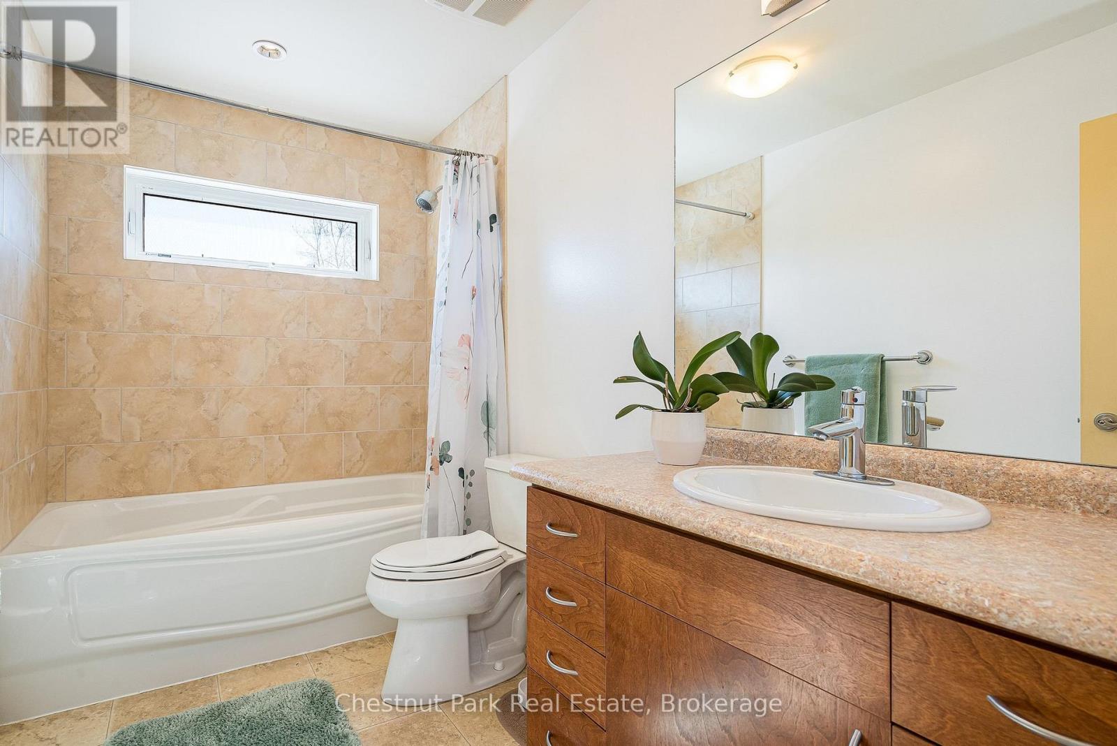 82 STANLEY STREET - 32