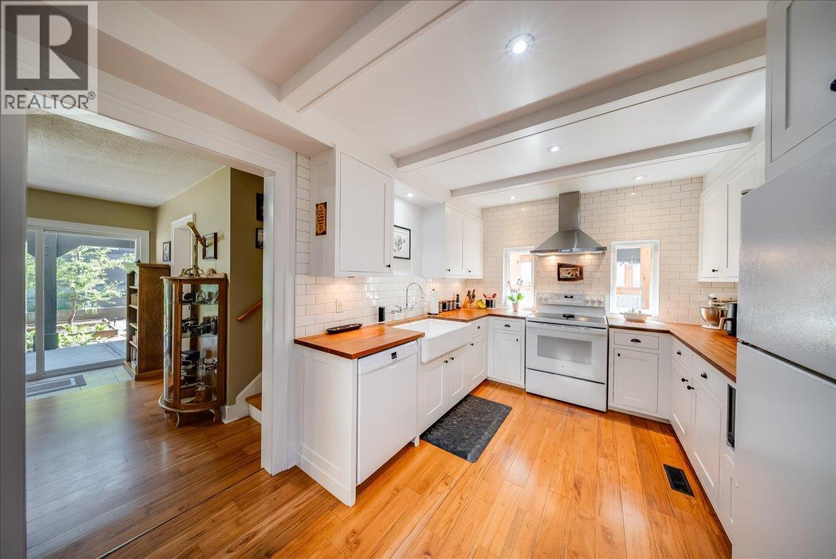 1443 Columbia Avenue - 14