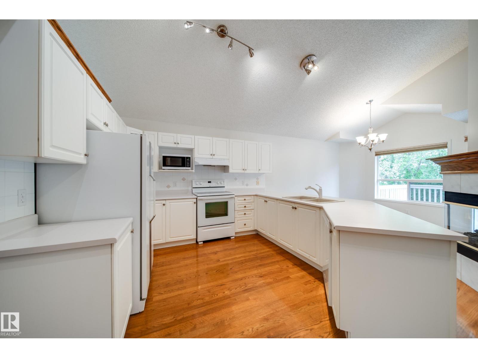 1130 116 ST NW - 11