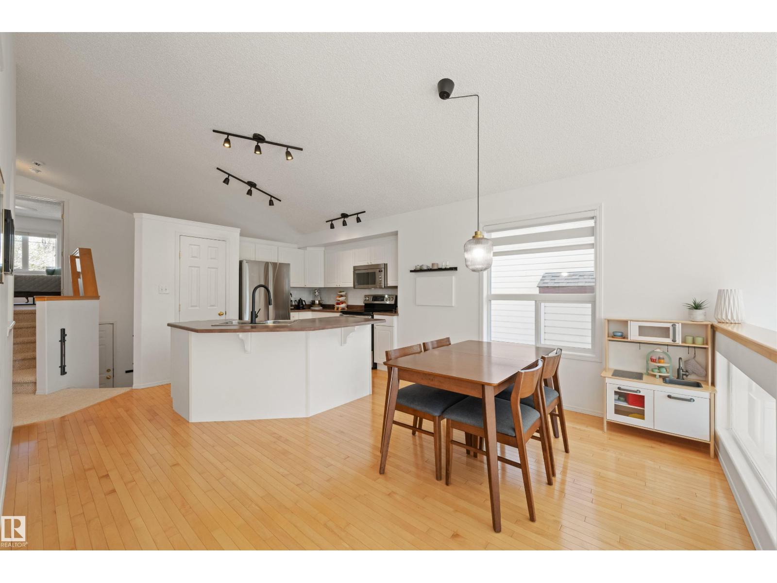 611 BECK CL SW — photo 6