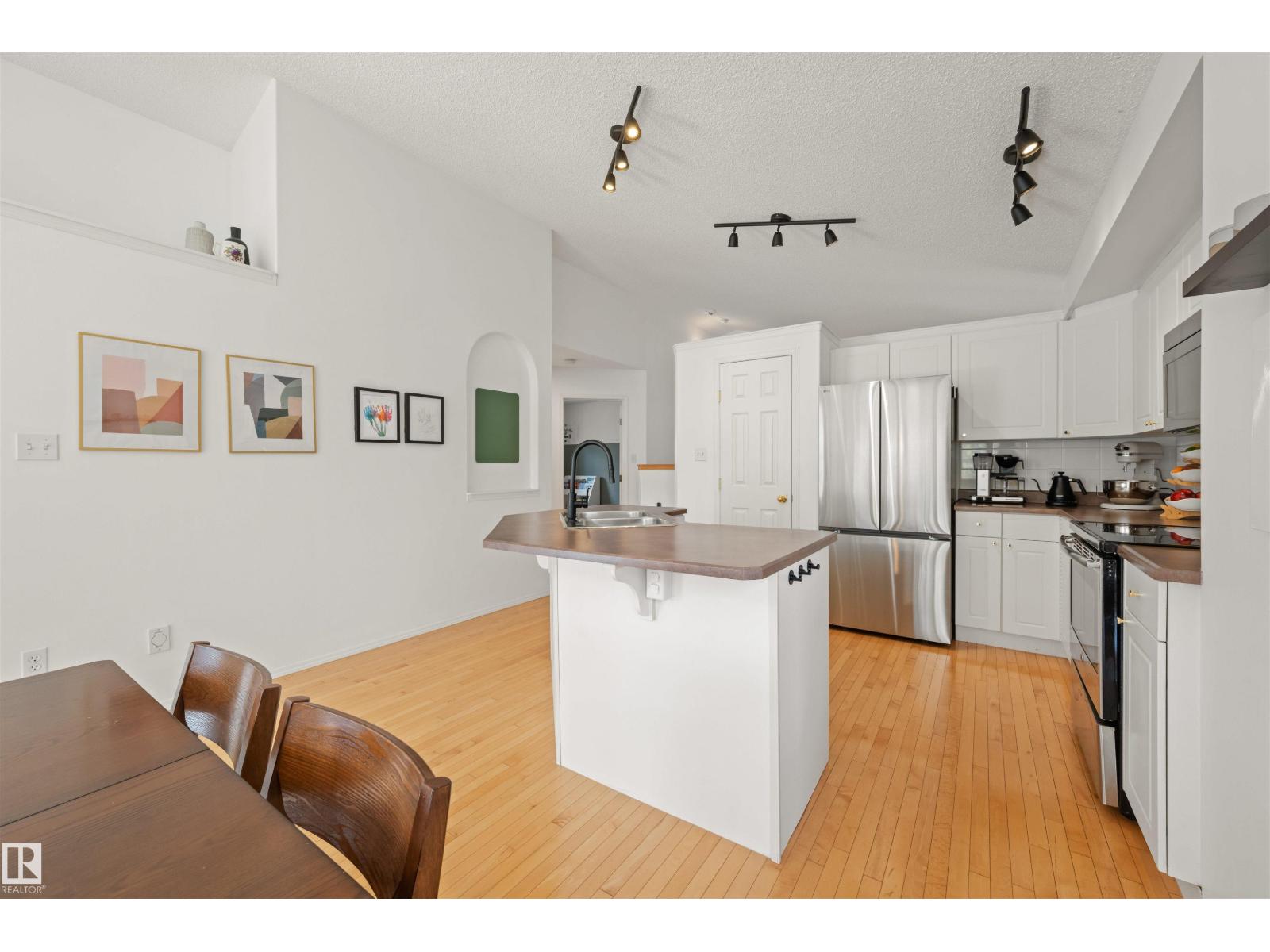 611 BECK CL SW — photo 8