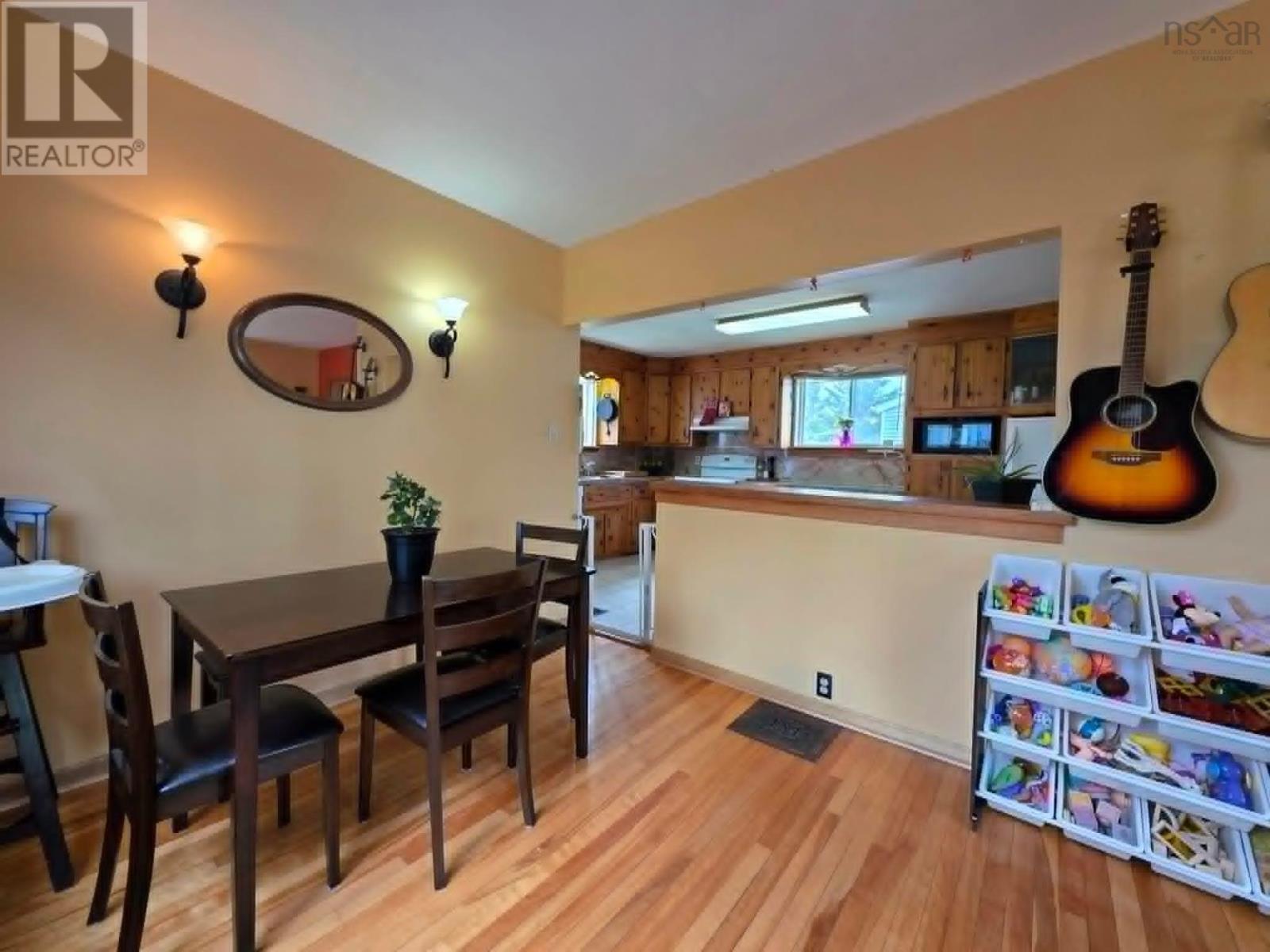 Property 21 of 44 of 12 Yorke Street