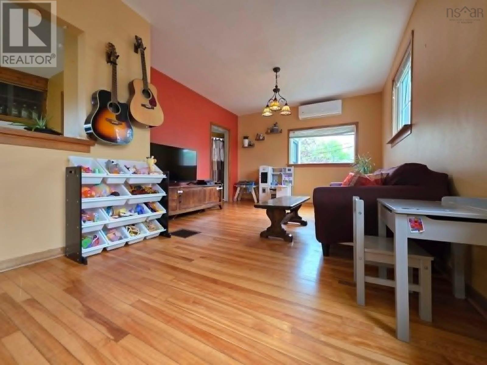 Property 23 of 44 of 12 Yorke Street