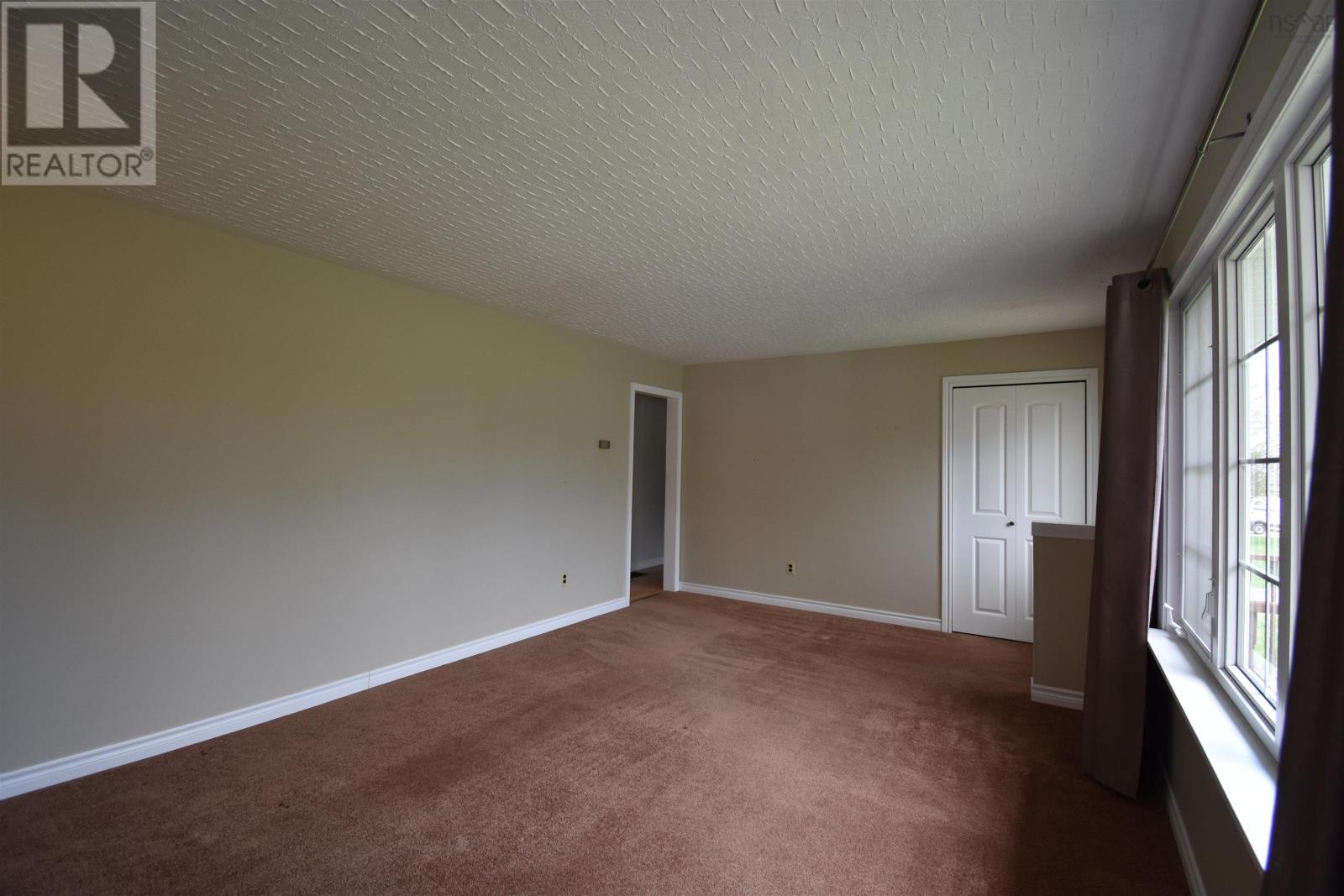 Property 17 of 23 of 43 SPRUCE Drive