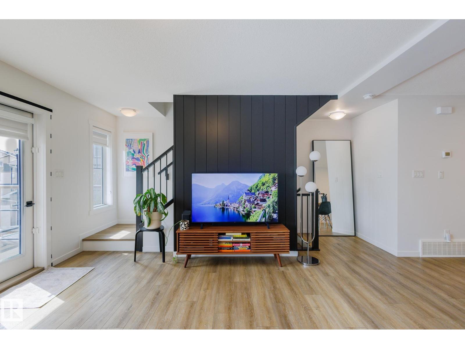 #104 1530 Tamarack BV NW NW - 4