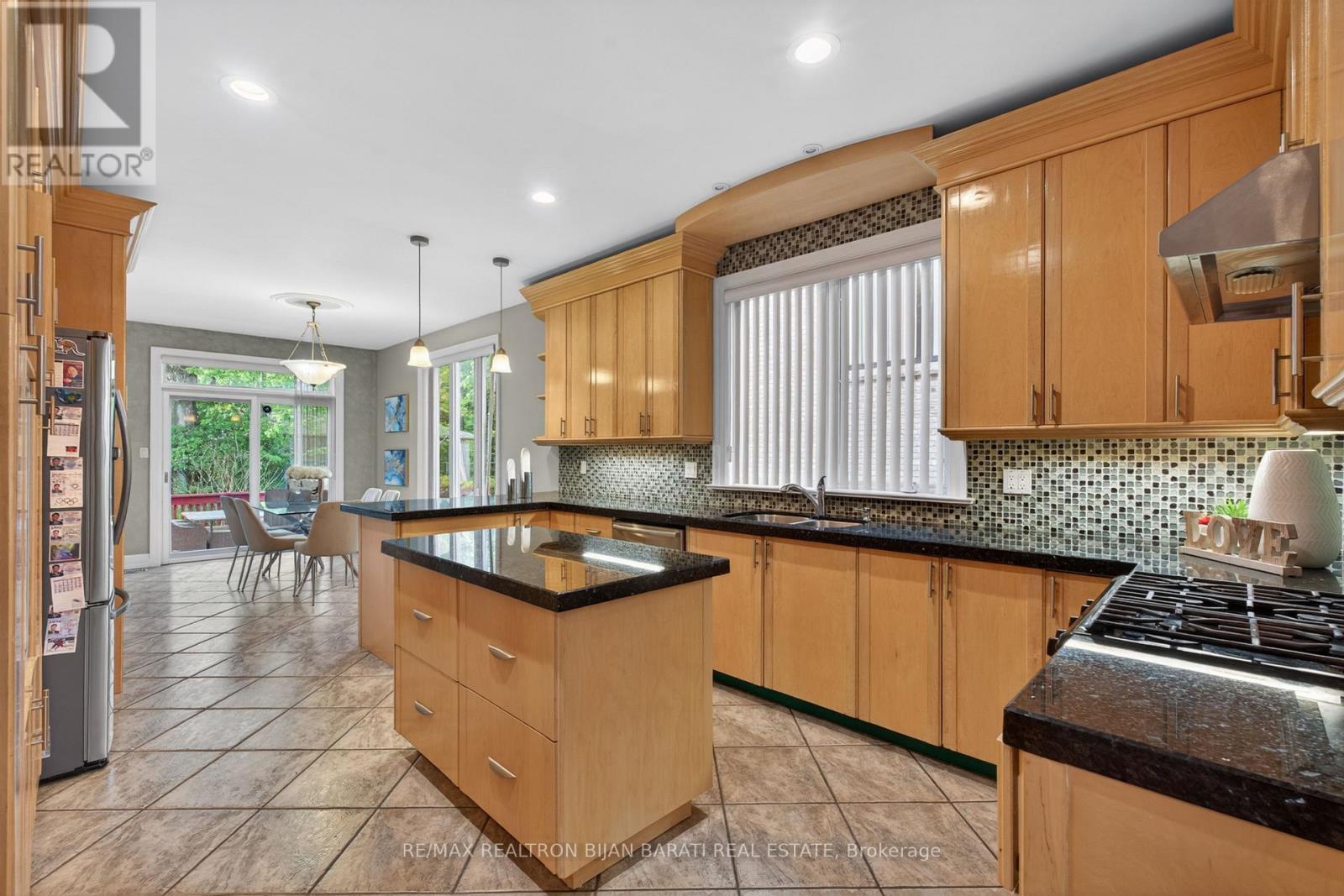 60 LORRAINE DRIVE - 18