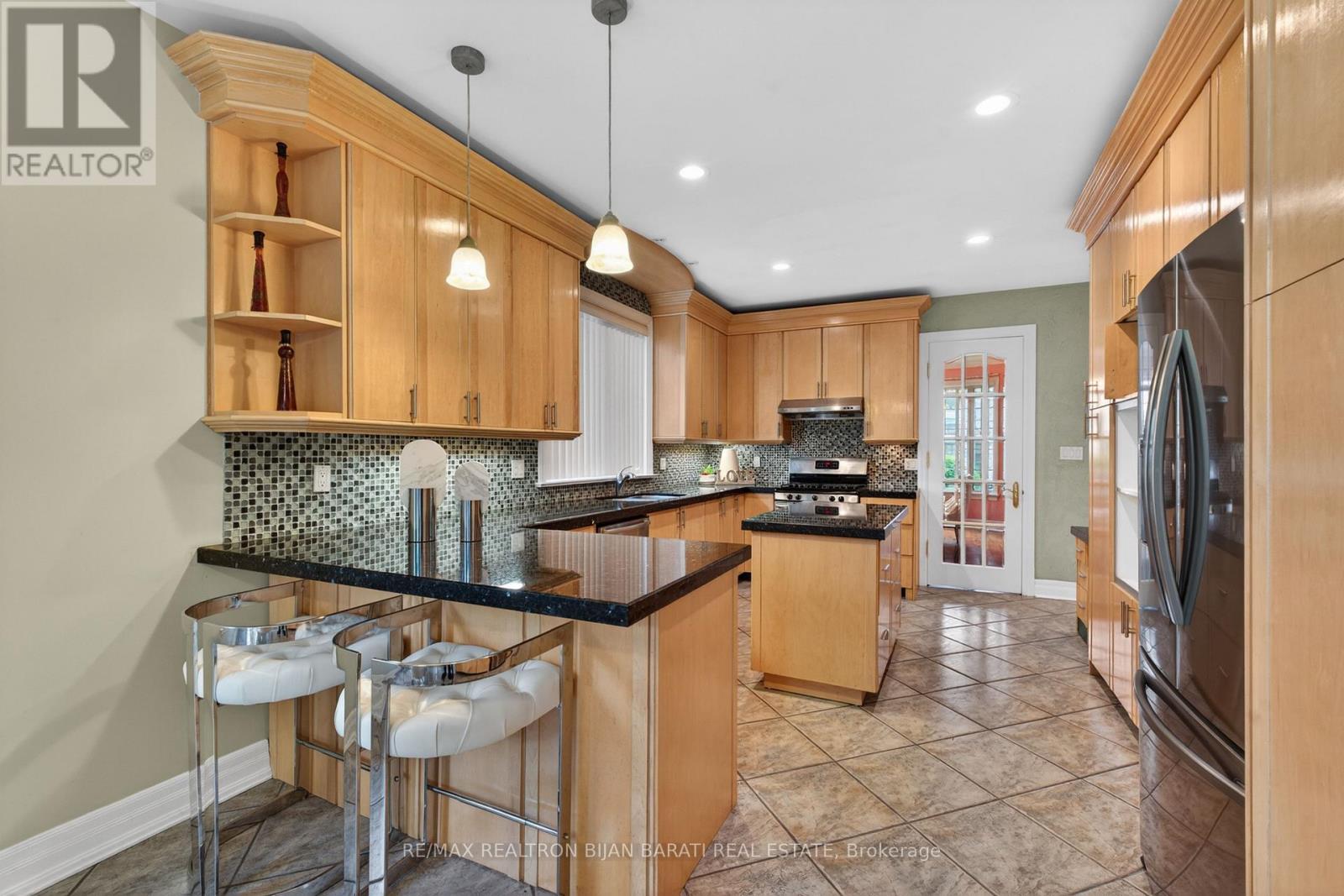 60 LORRAINE DRIVE - 21
