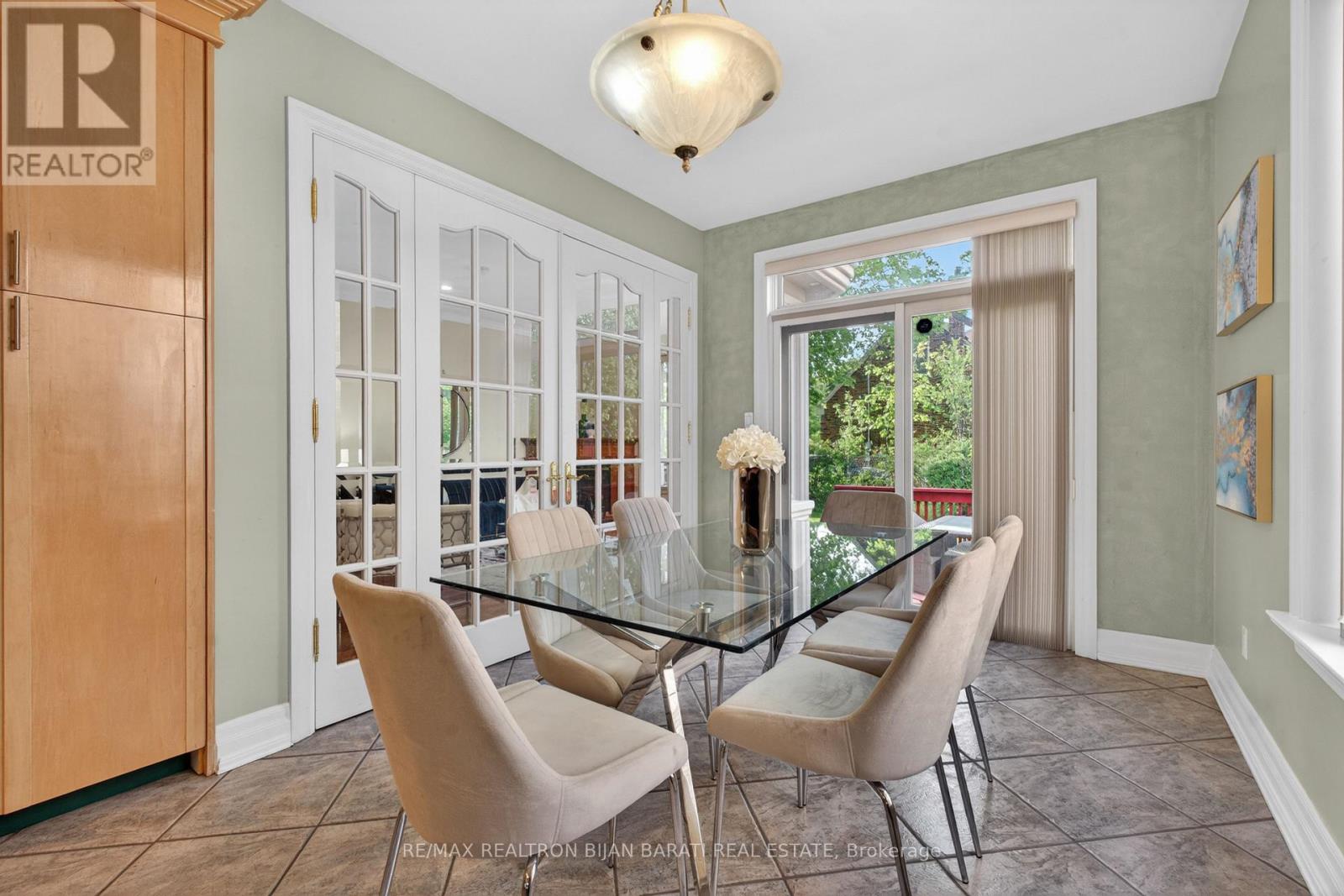 60 LORRAINE DRIVE - 23