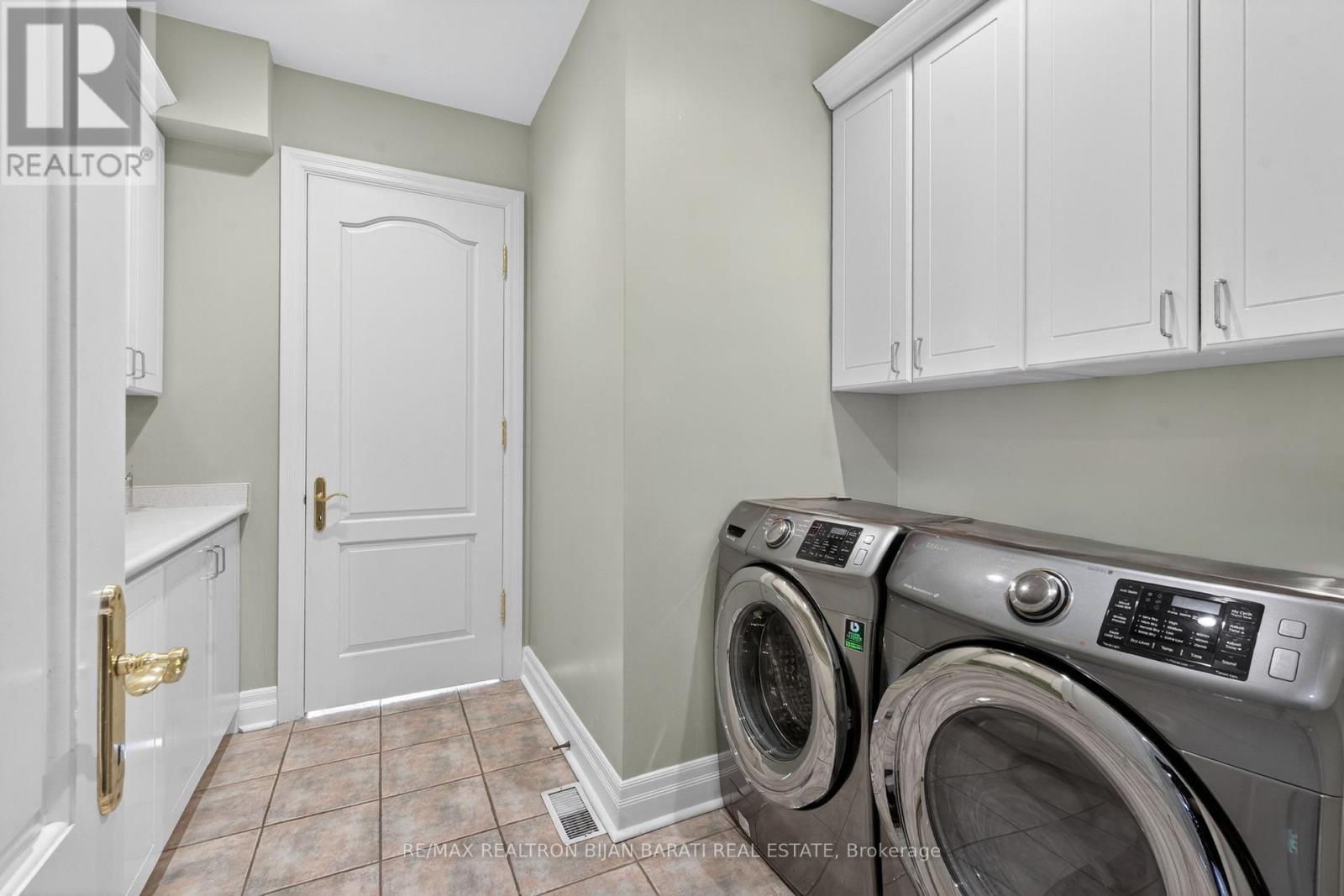 60 LORRAINE DRIVE - 38