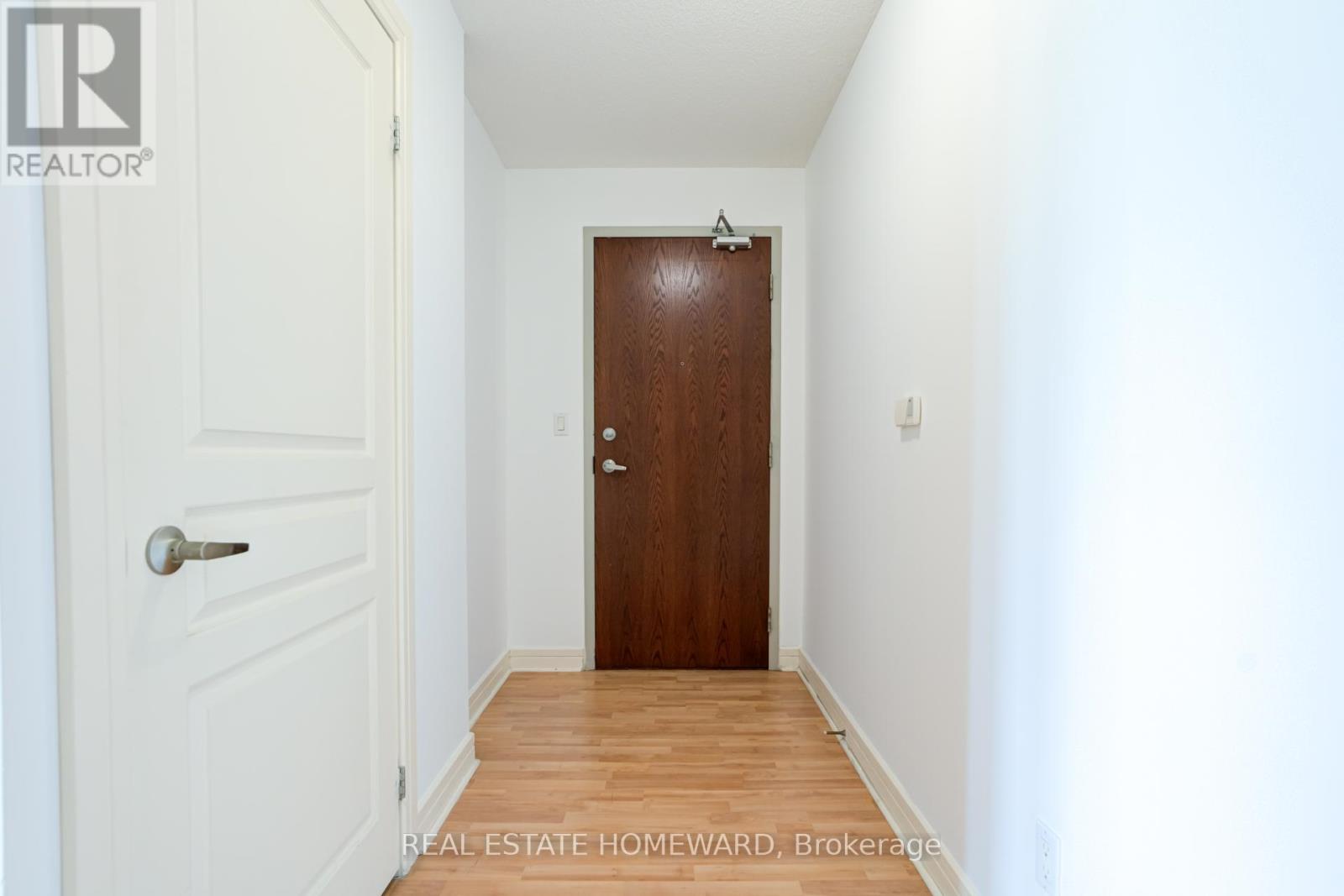 #UP01 19 AVONDALE AVENUE - 7