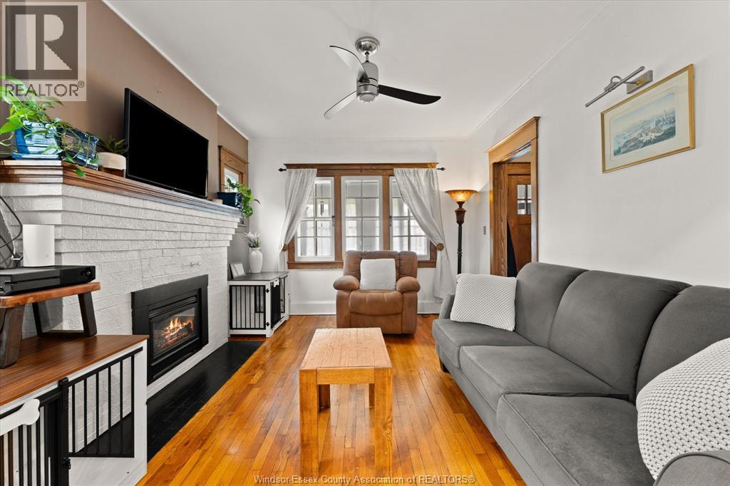 922 LAWRENCE ROAD - 10