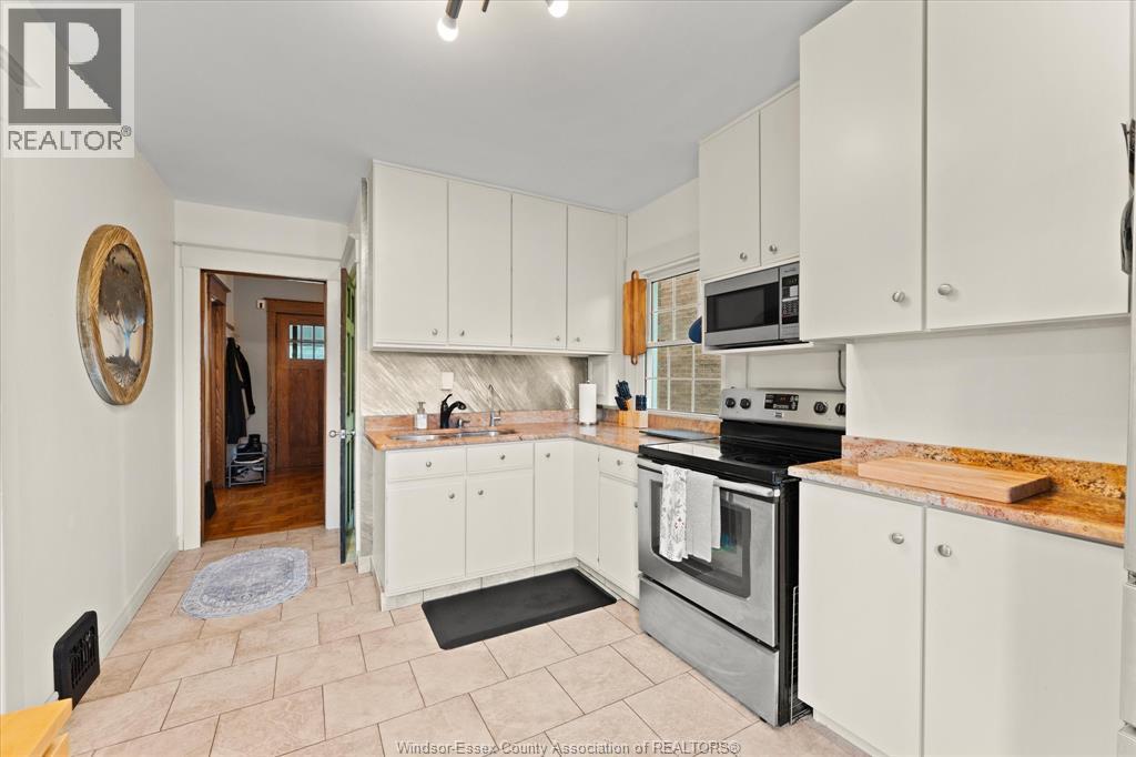 922 LAWRENCE ROAD - 14