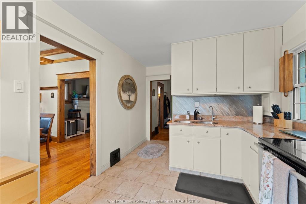 922 LAWRENCE ROAD - 16