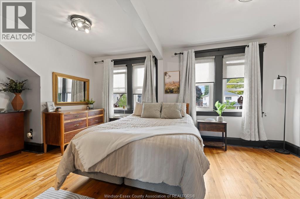 922 LAWRENCE ROAD - 17