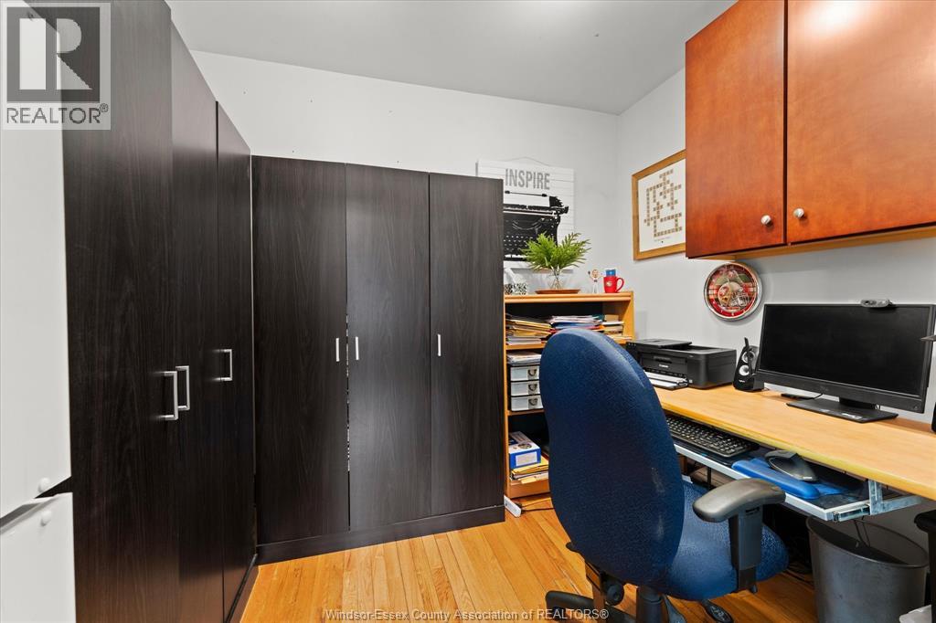 922 LAWRENCE ROAD - 19