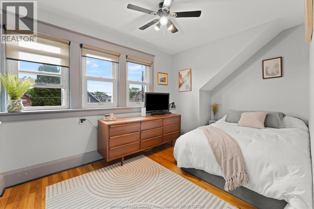 922 LAWRENCE ROAD - 20