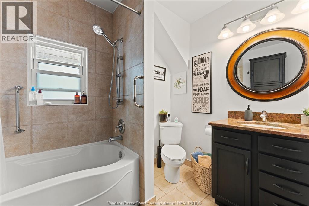 922 LAWRENCE ROAD - 21