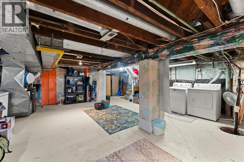 922 LAWRENCE ROAD - 23