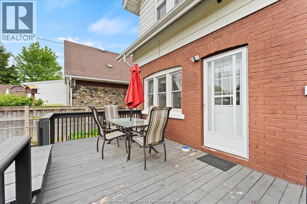 922 LAWRENCE ROAD - 25