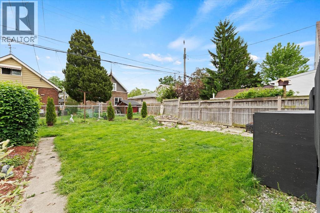 922 LAWRENCE ROAD - 26