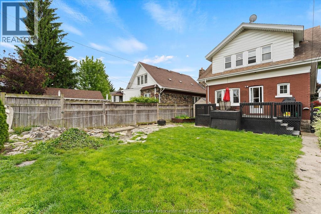 922 LAWRENCE ROAD - 27