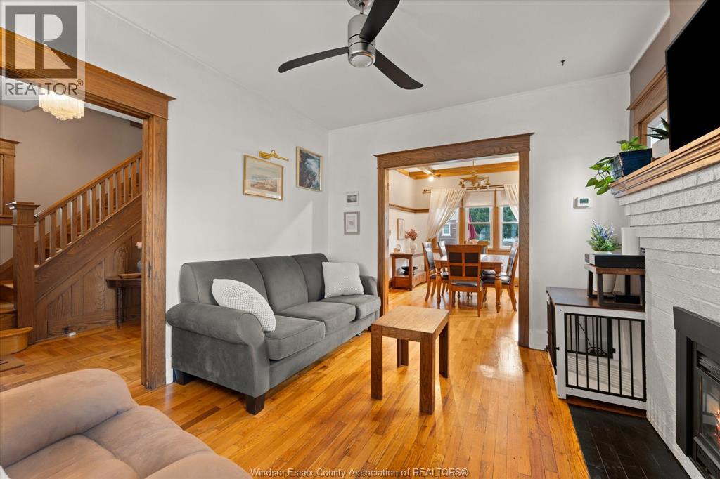 922 LAWRENCE ROAD - 9