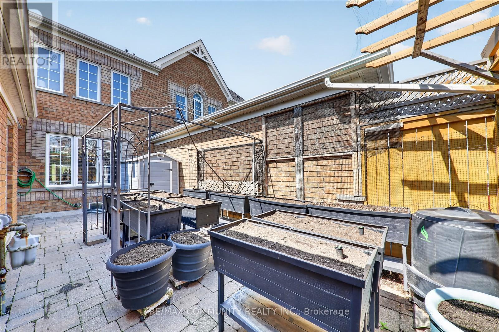 11 SCHOFIELD GATE - 38