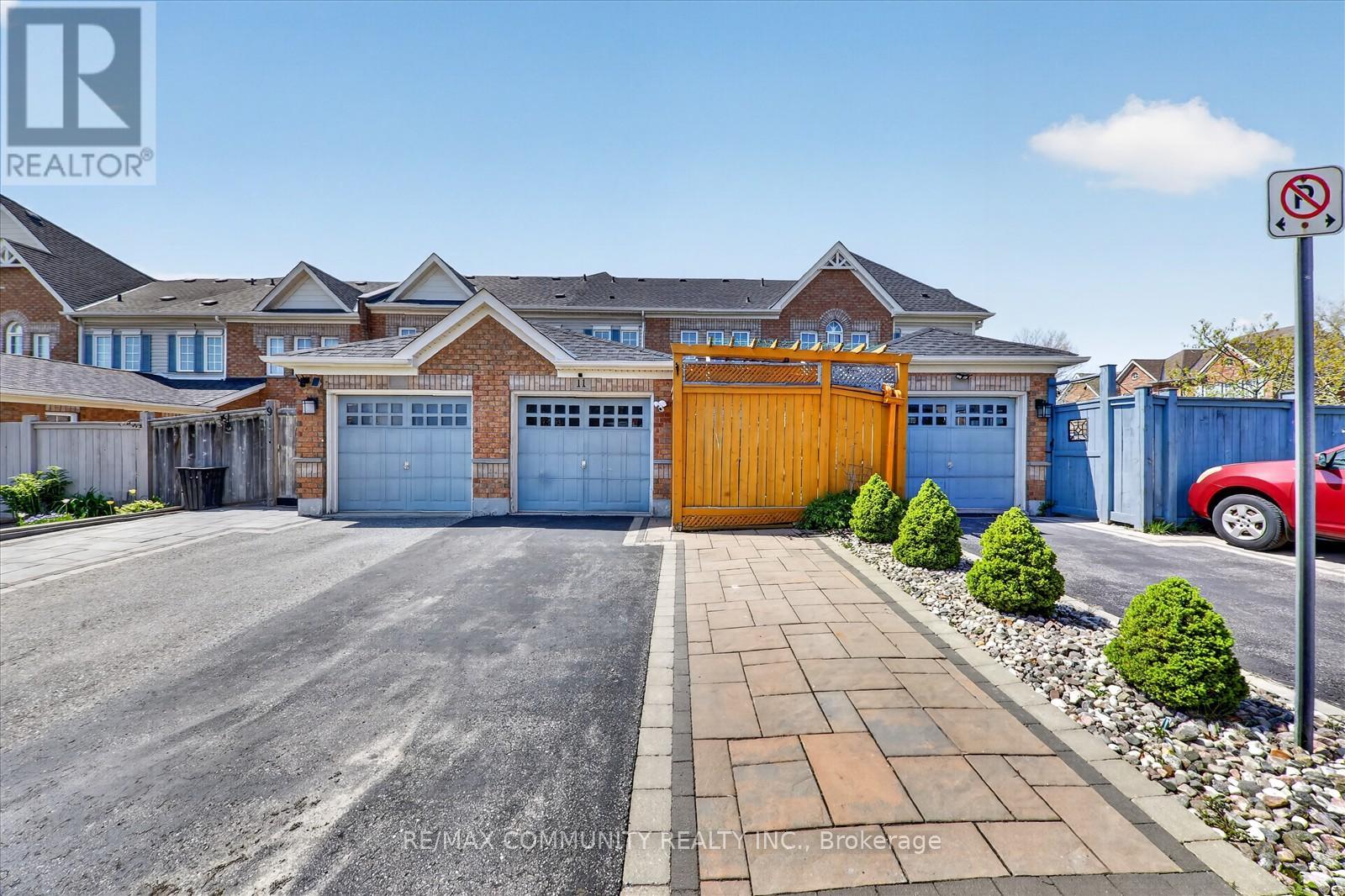 11 SCHOFIELD GATE - 40