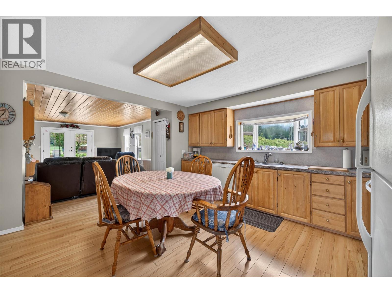  1403 Salmon River Road, Salmon Arm
