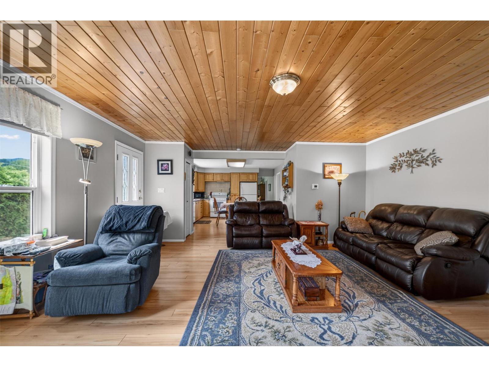  1403 Salmon River Road, Salmon Arm