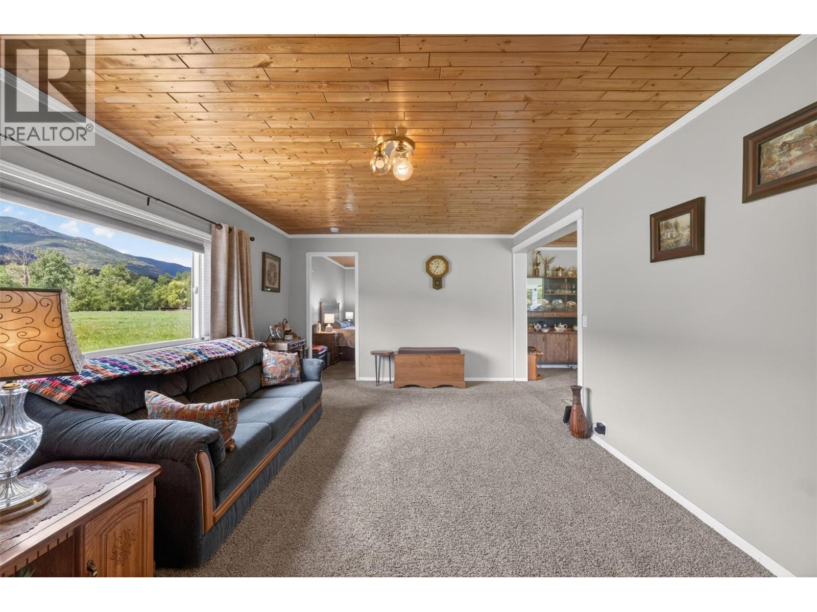  1403 Salmon River Road, Salmon Arm