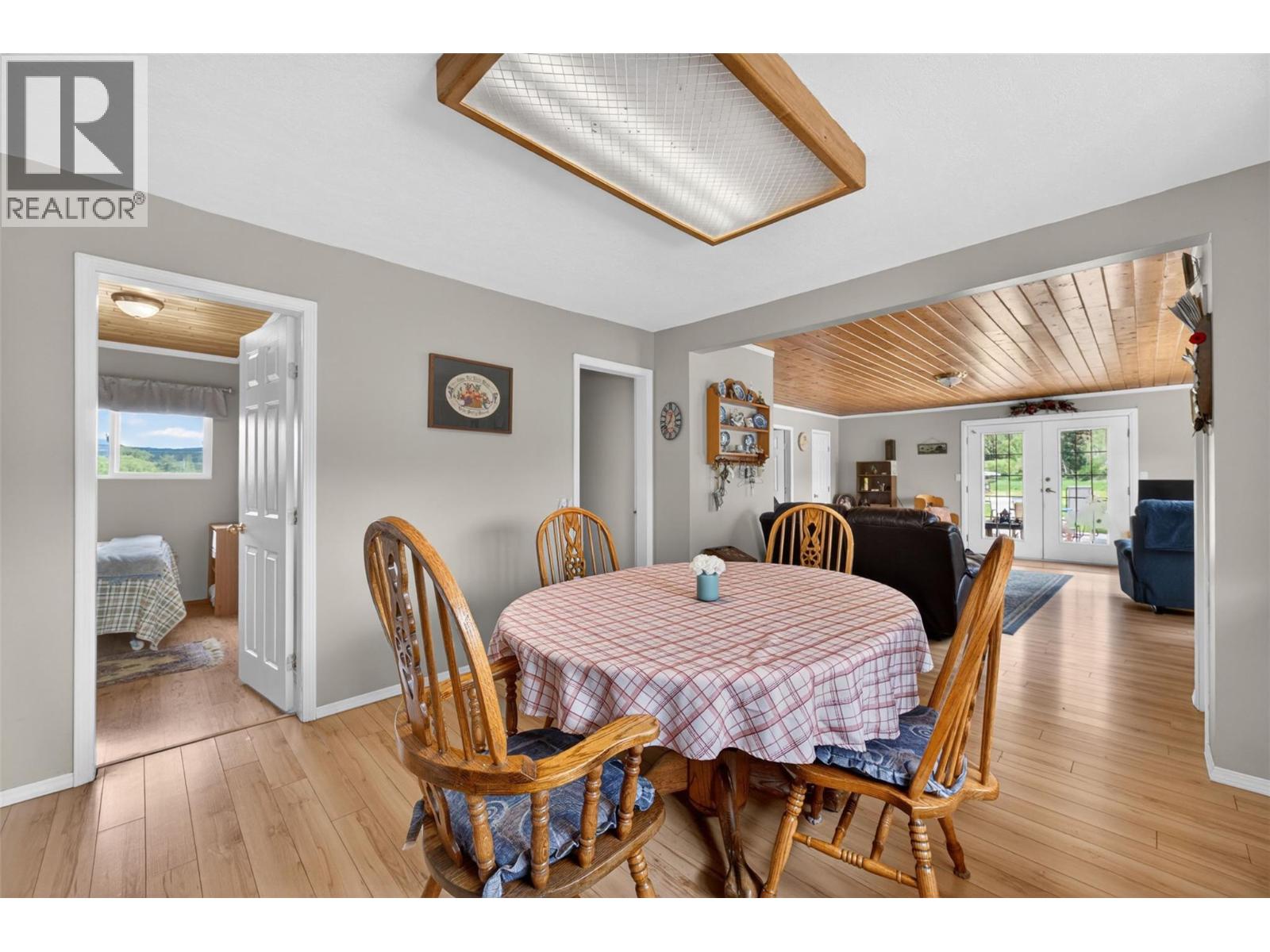  1403 Salmon River Road, Salmon Arm