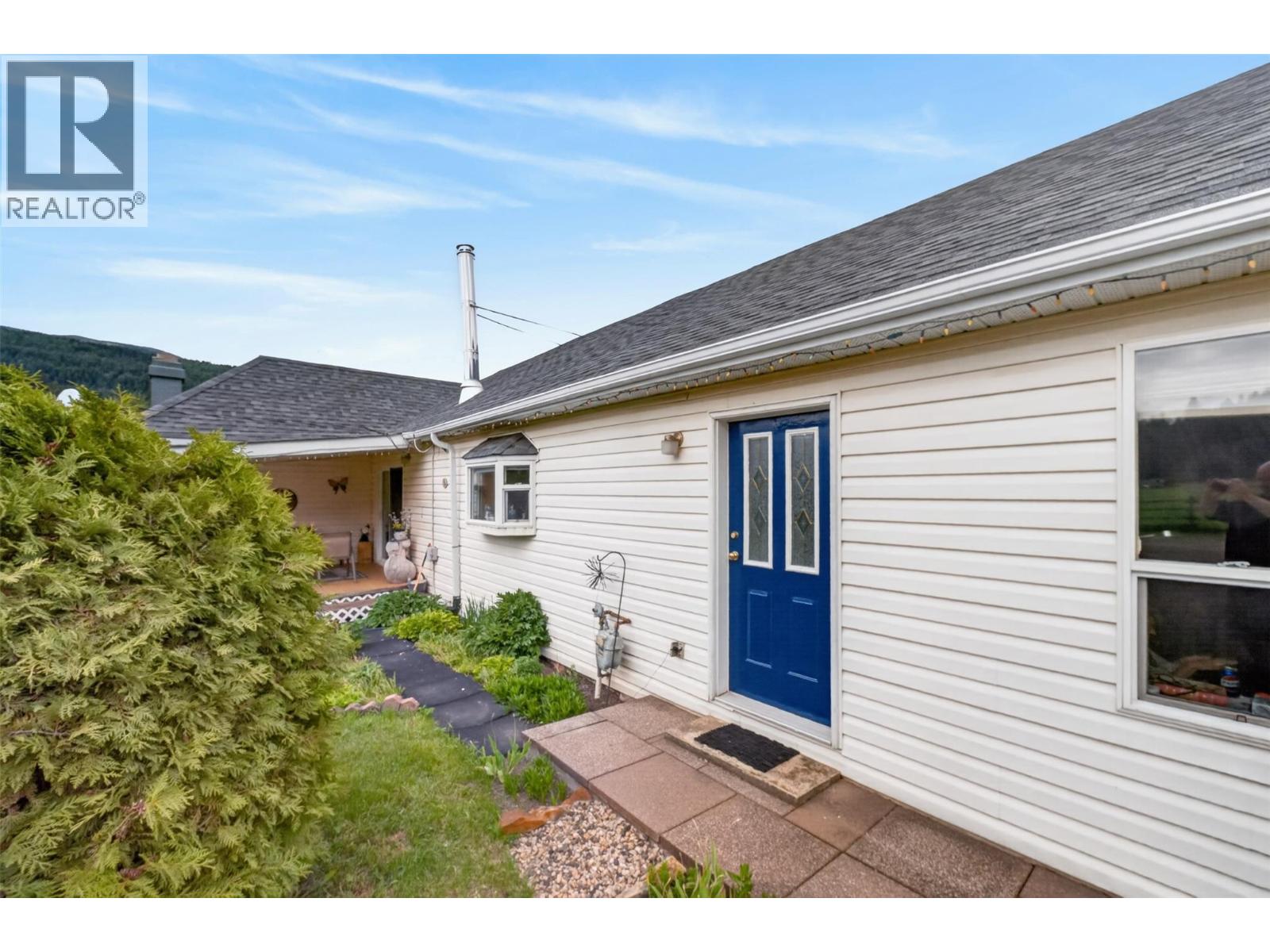  1403 Salmon River Road, Salmon Arm