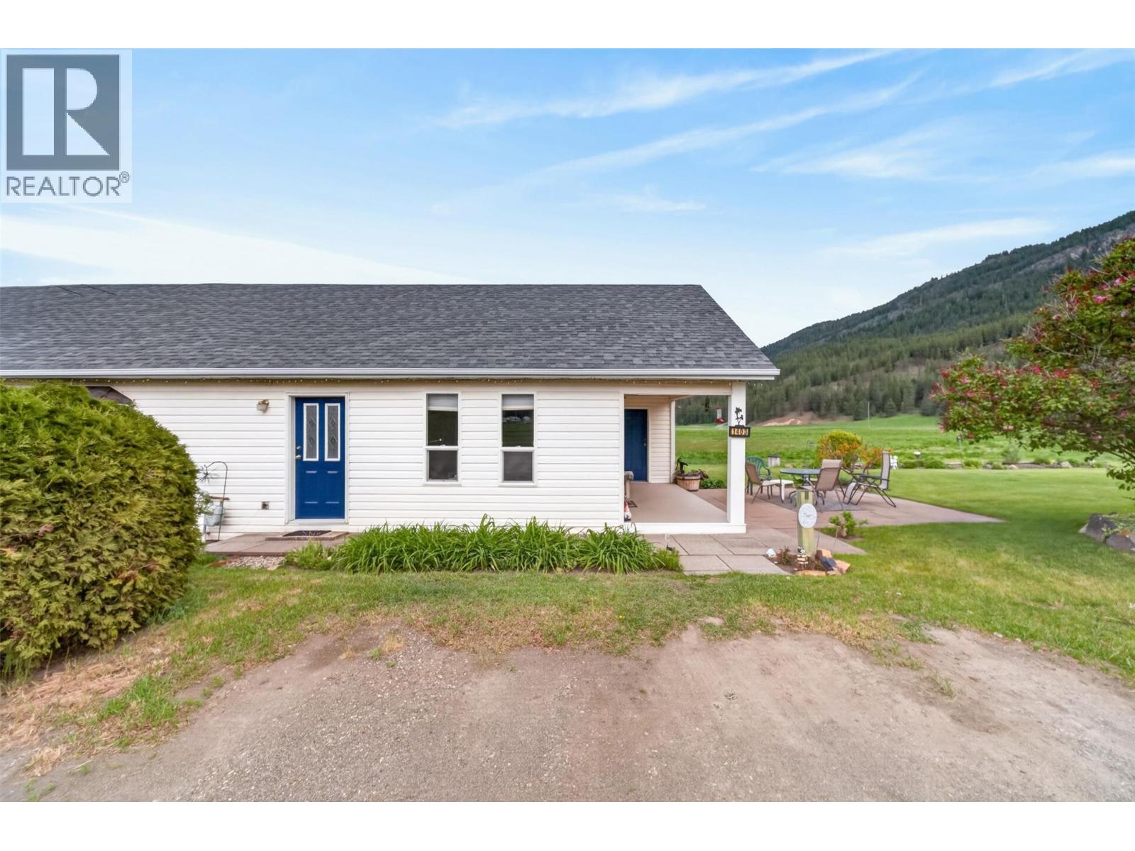  1403 Salmon River Road, Salmon Arm