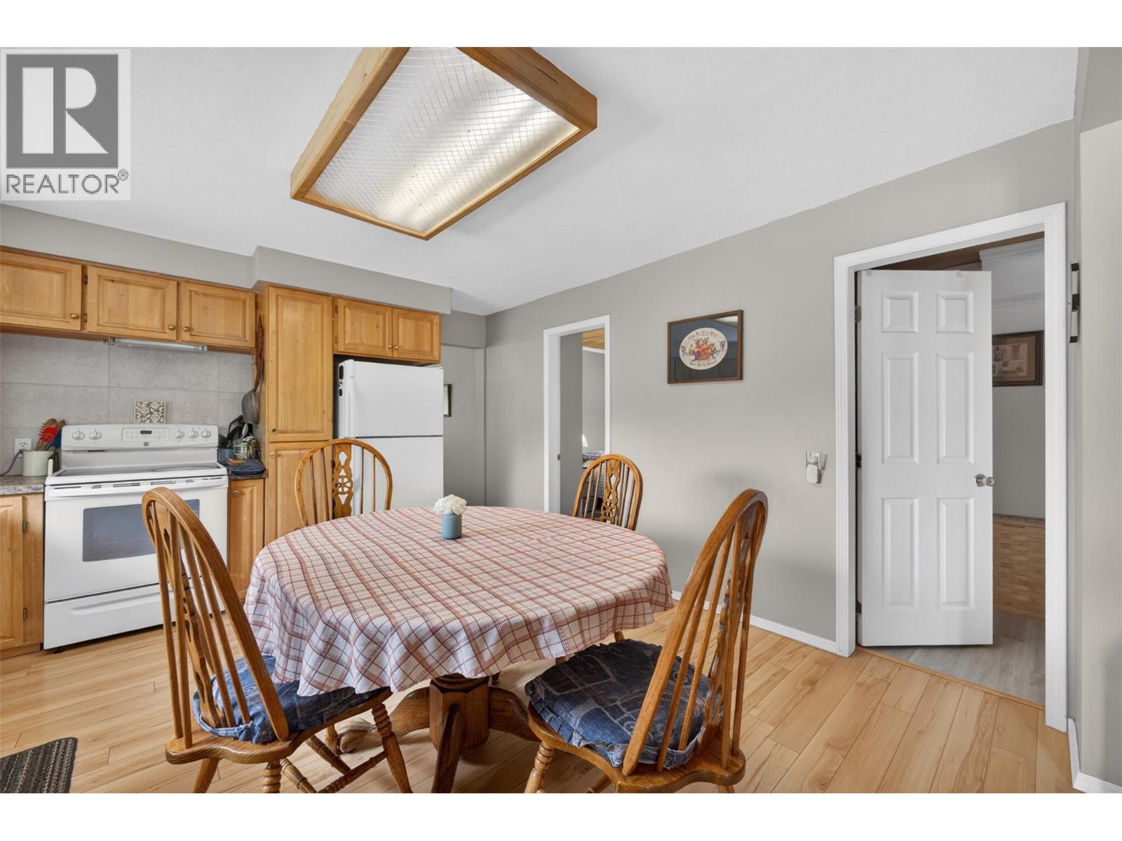  1403 Salmon River Road, Salmon Arm