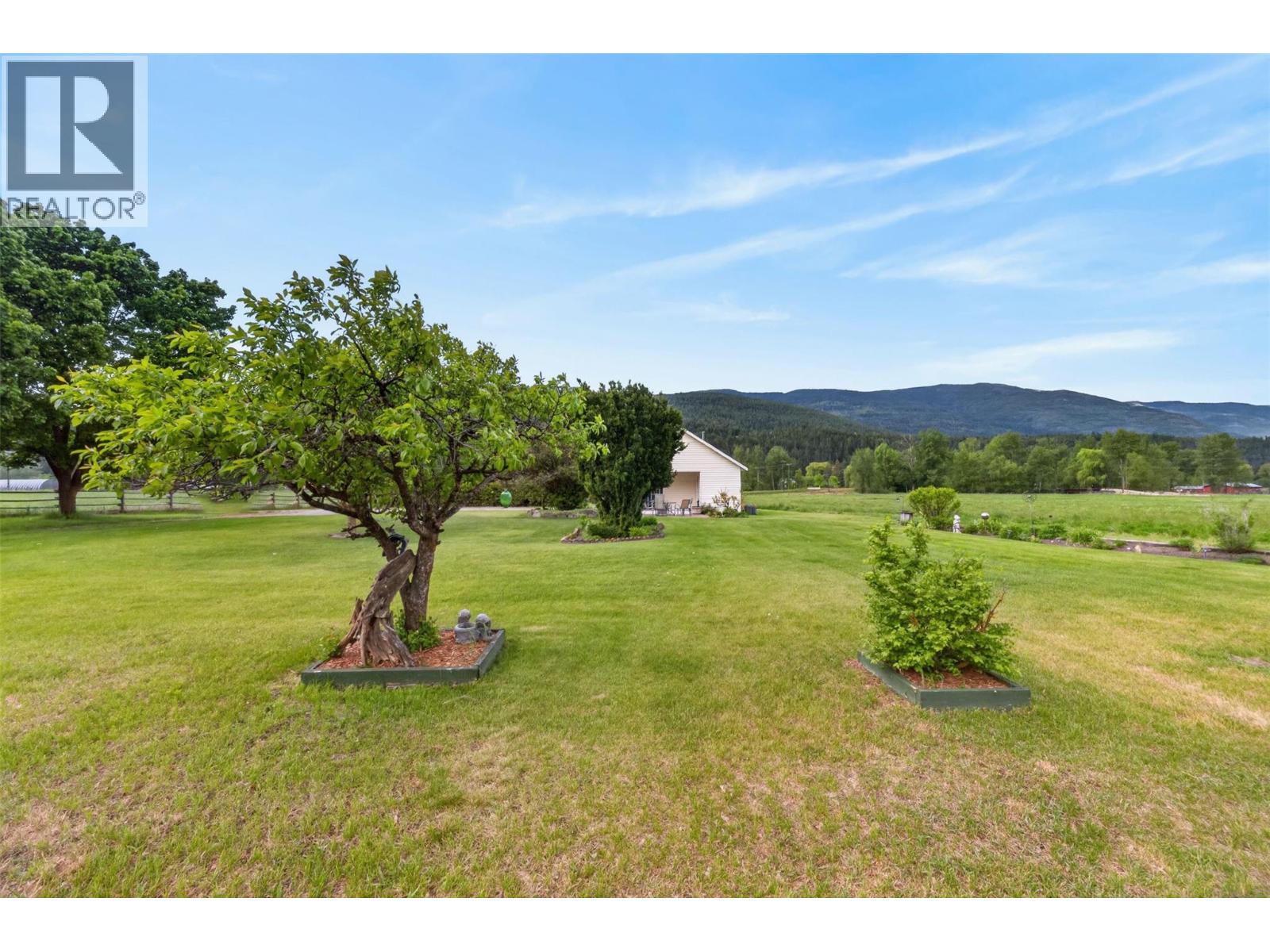  1403 Salmon River Road, Salmon Arm