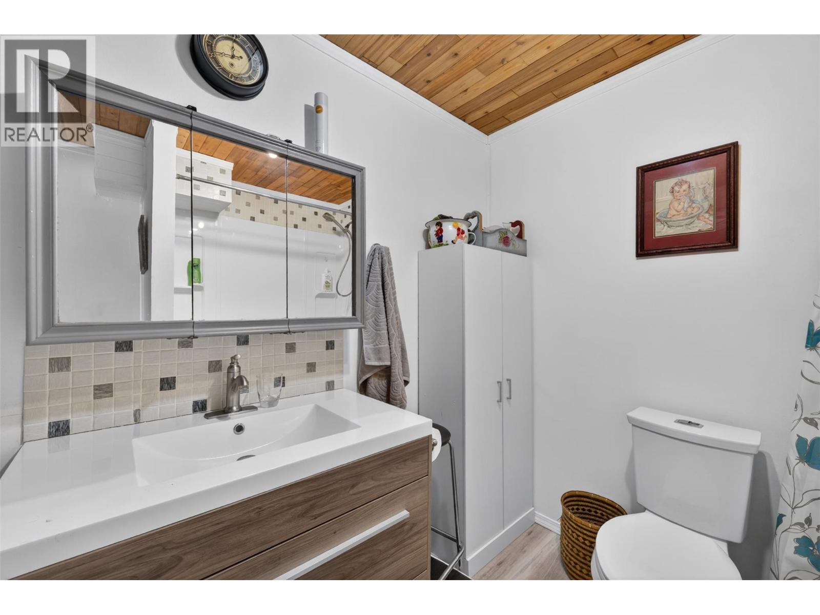  1403 Salmon River Road, Salmon Arm