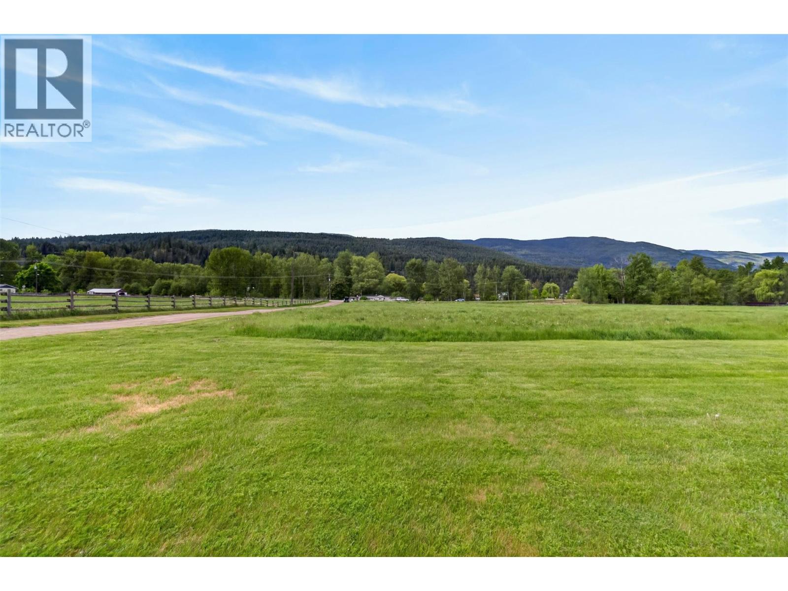  1403 Salmon River Road, Salmon Arm
