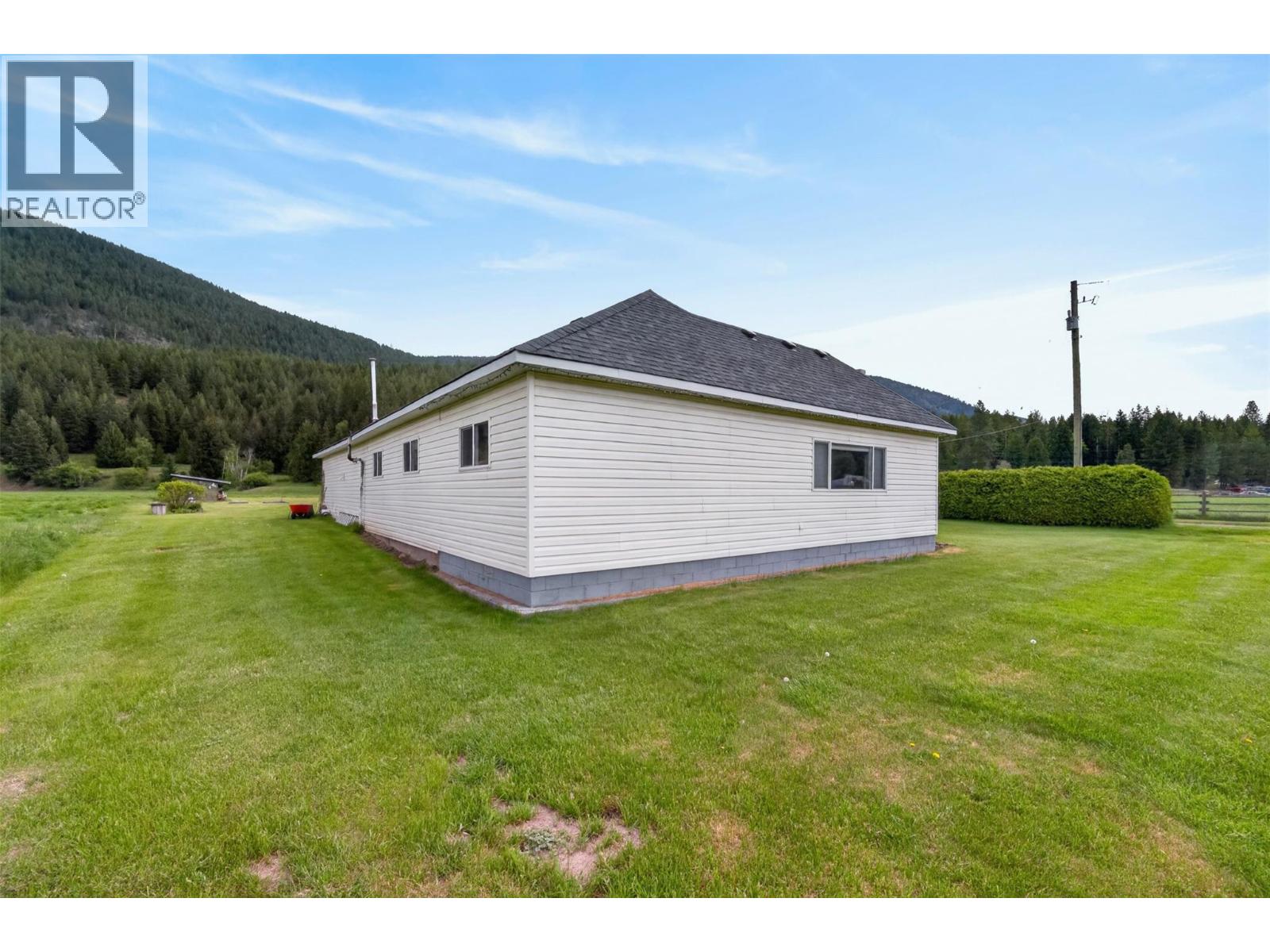  1403 Salmon River Road, Salmon Arm