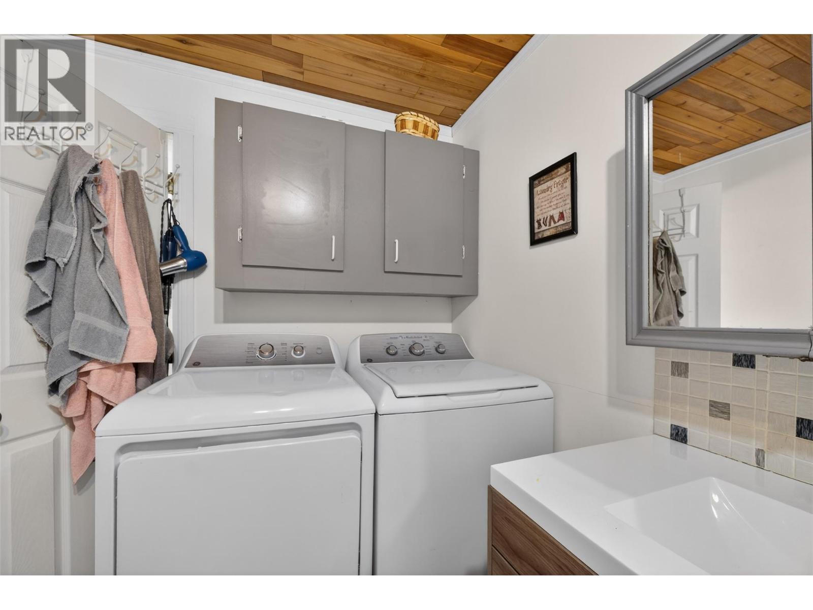  1403 Salmon River Road, Salmon Arm