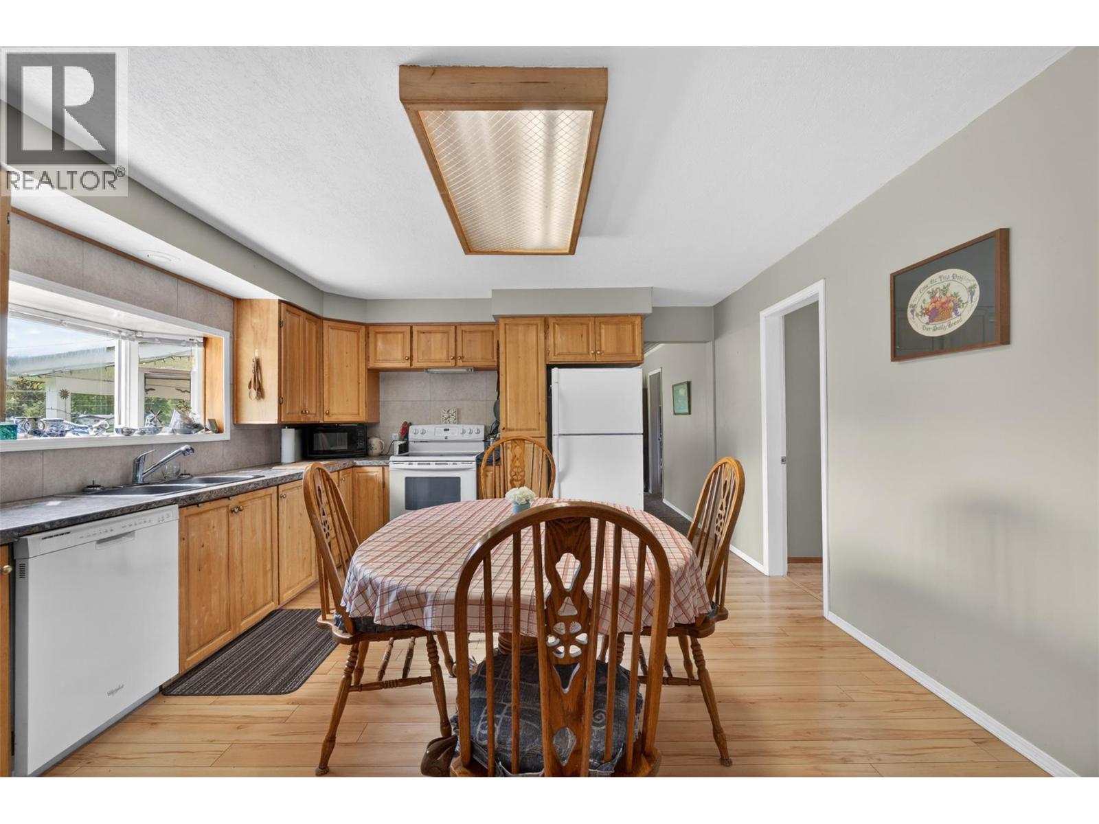  1403 Salmon River Road, Salmon Arm