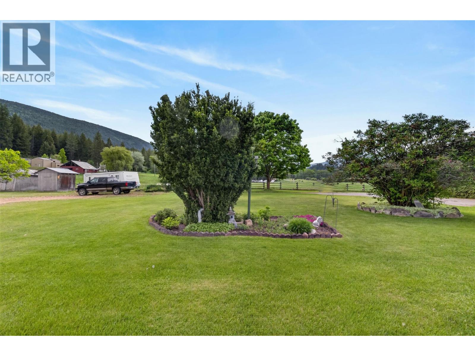  1403 Salmon River Road, Salmon Arm