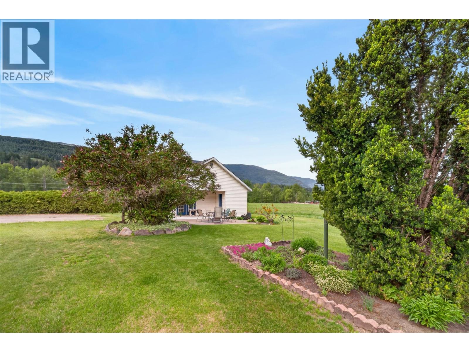  1403 Salmon River Road, Salmon Arm
