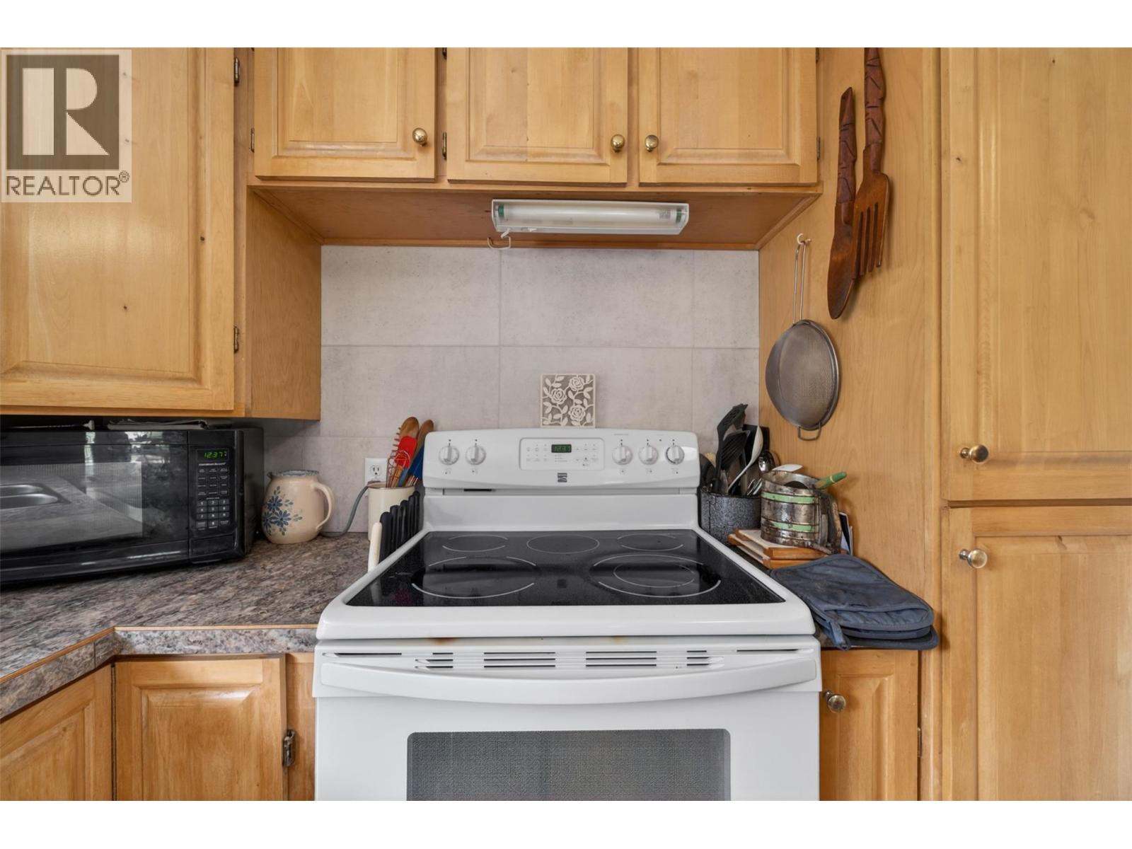  1403 Salmon River Road, Salmon Arm