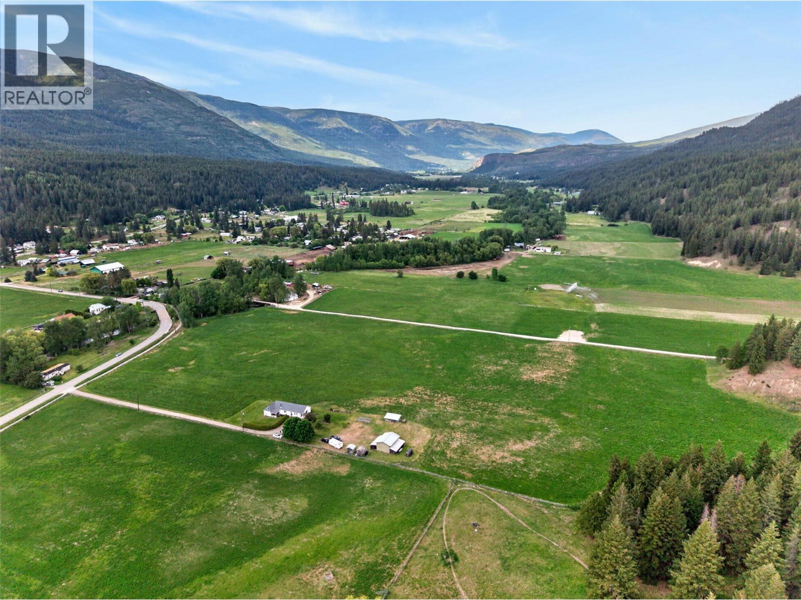  1403 Salmon River Road, Salmon Arm