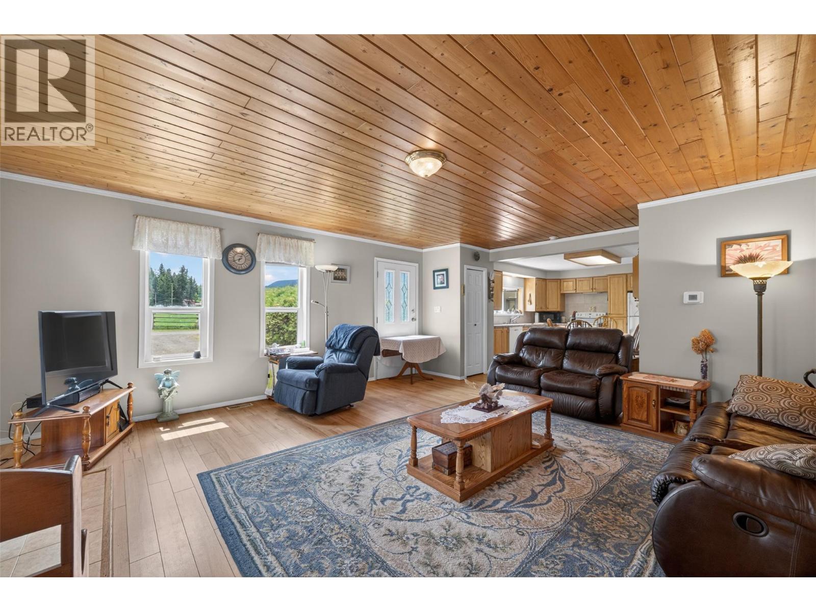  1403 Salmon River Road, Salmon Arm