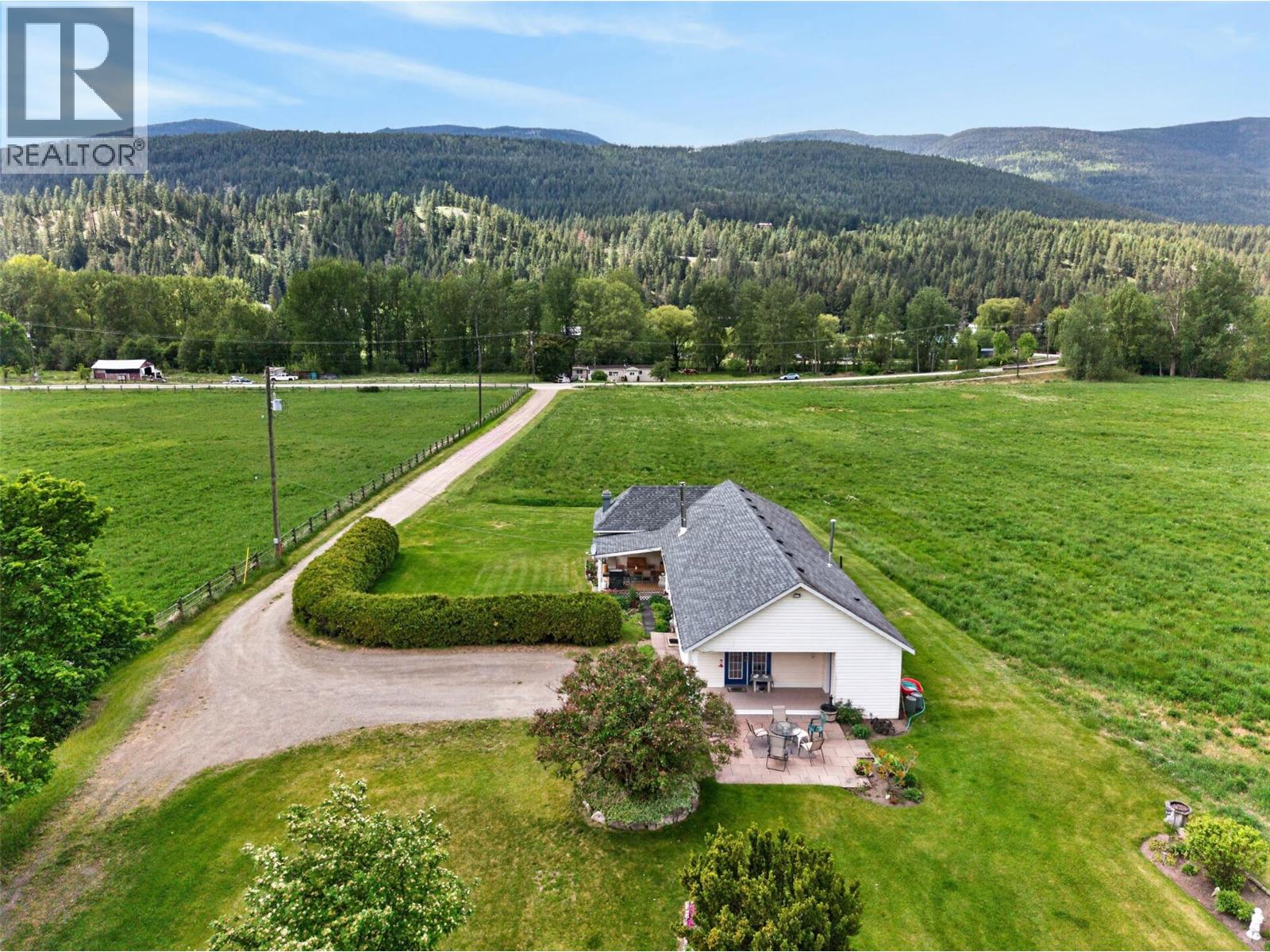  1403 Salmon River Road, Salmon Arm
