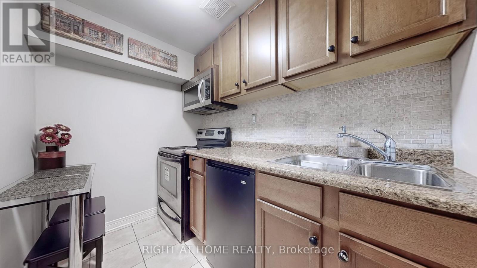 49 WILKES CRESCENT - 35