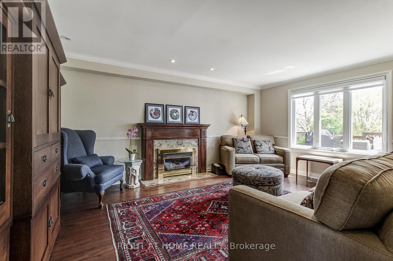 160 ROSSMULL CRESCENT - 12